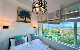 Studio One Condominium, Alabang - Bluu - Fiber Wi-Fi, Netflix-ready